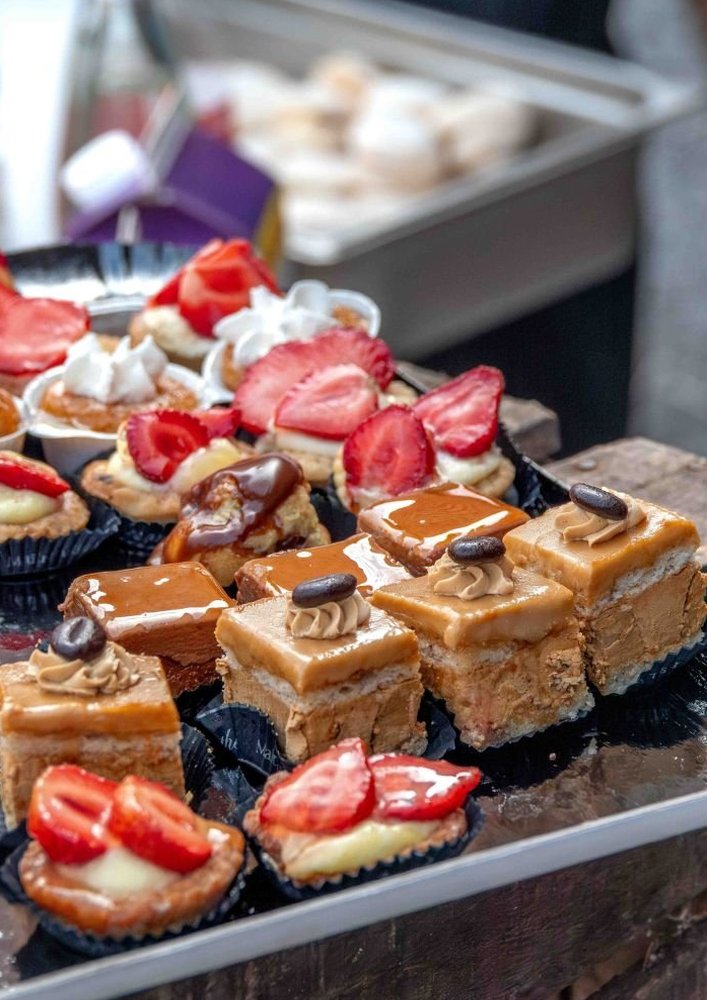 Table de desserts et pâtisseries